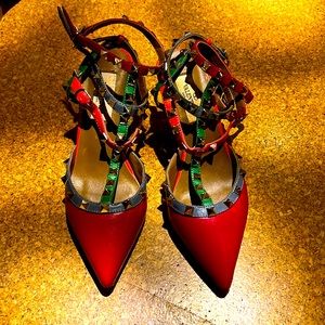 Fashion rockstud high heels